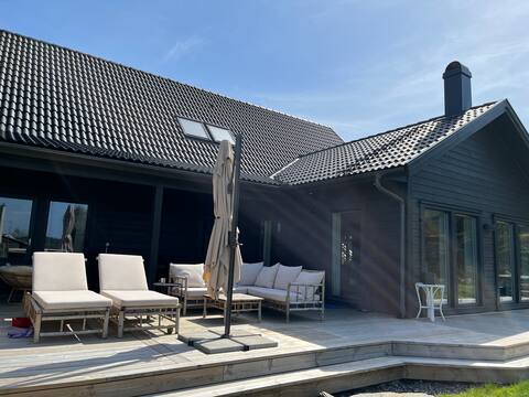 Beachfront house, proximity to Gothenburg