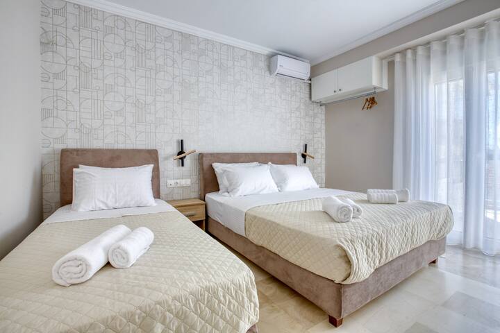 Selini – Topfloor apartment in historical Athens gallery image 2