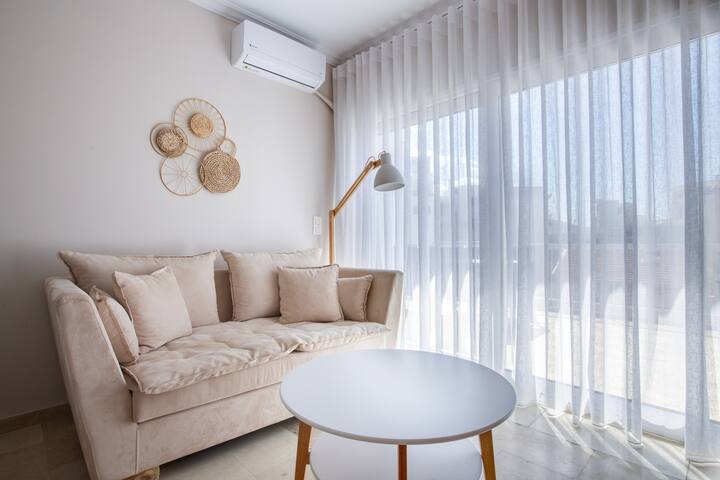 Selini – Topfloor apartment in historical Athens gallery image 3