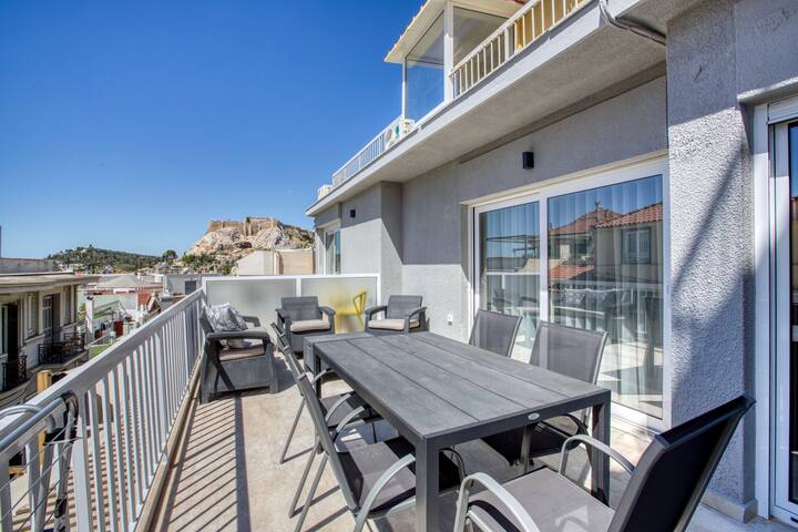 Selini – Topfloor apartment in historical Athens gallery image 4