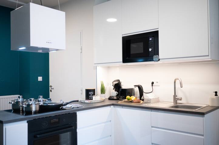 3B Bright & Beautiful:Newly Renovated 3BR Gem gallery image 3