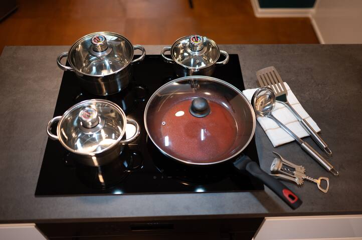 3B Bright & Beautiful:Newly Renovated 3BR Gem gallery image 5