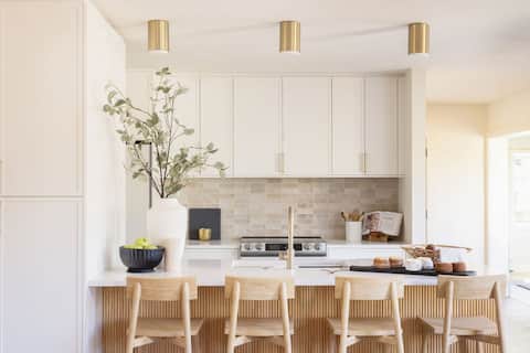 Stunning Modern Luxury Retreat