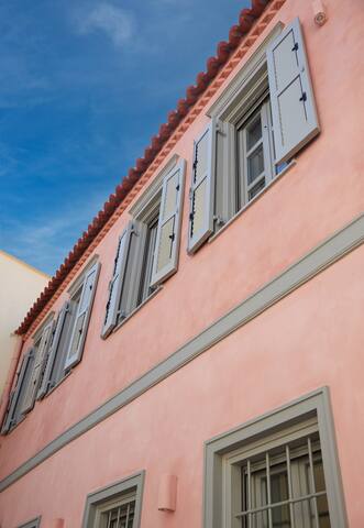 En Plaka – Athens Elegant Estate gallery image 5