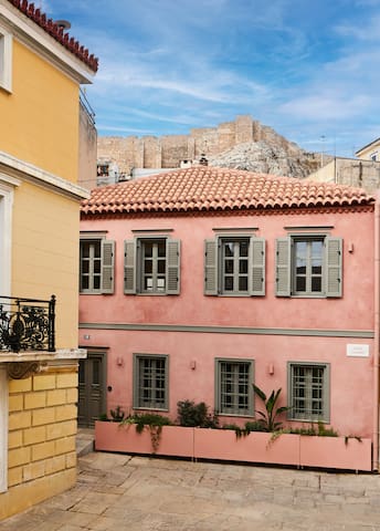 En Plaka – Athens Elegant Estate