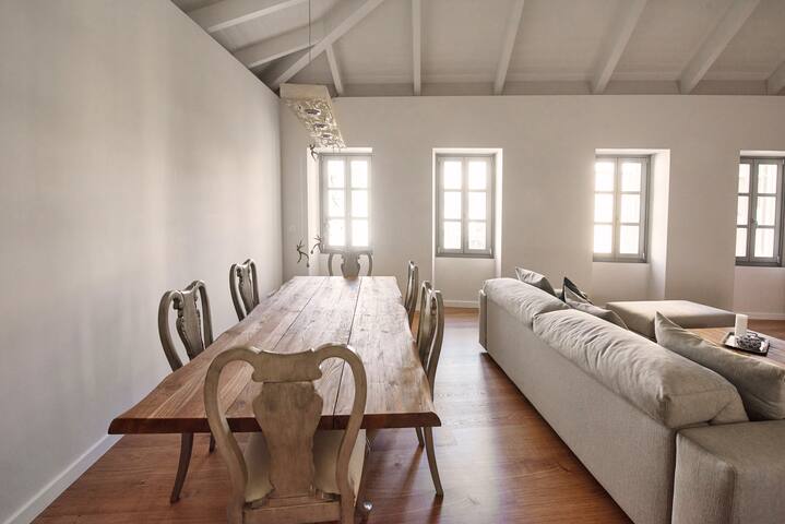 En Plaka – Athens Elegant Estate gallery image 4