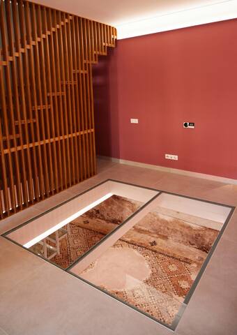 En Plaka – Athens Elegant Estate gallery image 2