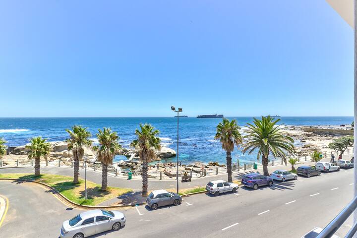 Art Deco Condo on Saunders Beach gallery image 2