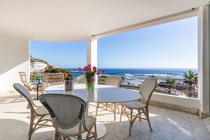 Art Deco Condo on Saunders Beach