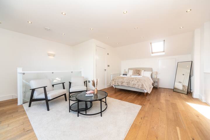 Stylish Spacious EnSuite -10% OFF Oct|PassTheKeys