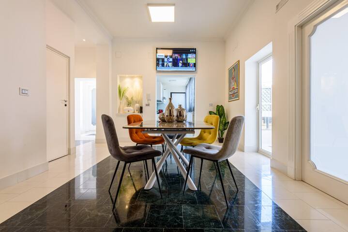 Amazing penthouse with terraces in the center gallery image 4