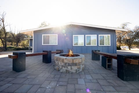 Family Cabin w/games & fire-pit