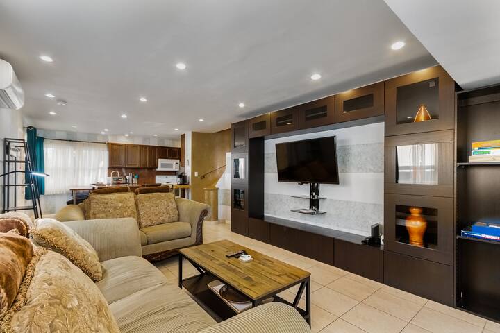 Beachfront 2 Story/3BRM/3BA/2 O. View Ter./Parking gallery image 2