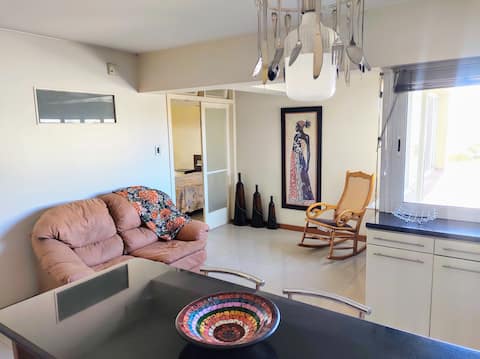 Top Airbnb: Spacious, centrally located apartment. in Capital