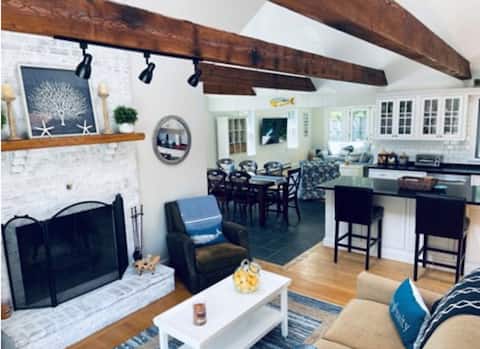 Top Airbnb: Beautiful Home Near the Ocean. in Northwest Harwich