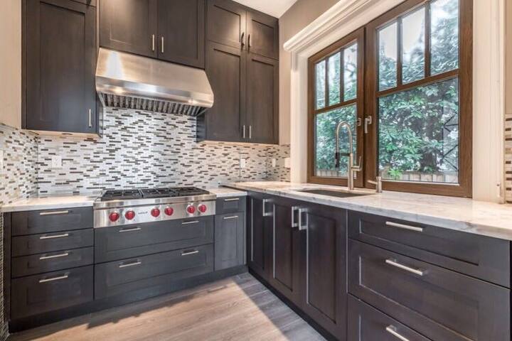 6BR Shaughnessy Luxe Retreat gallery image 5