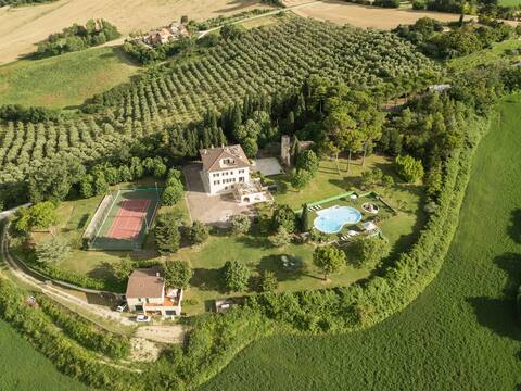 Villa with pool, tennis court, park, privacy&Chef