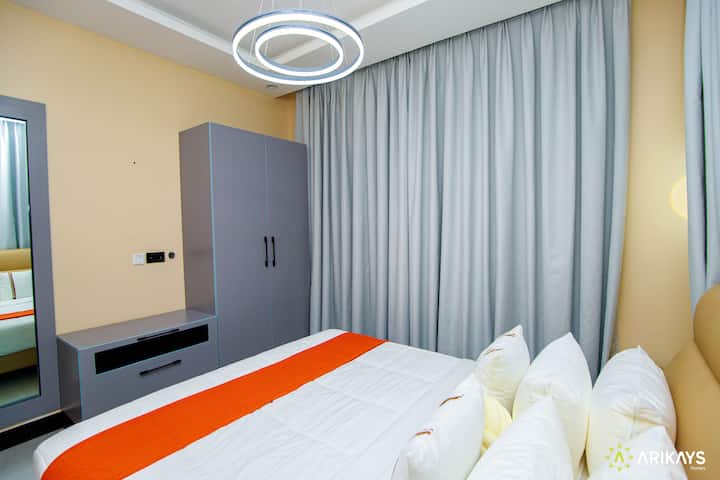 ตู้เสื้อผ้ากว้างขวาง