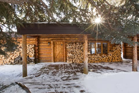 Charming & Rustic Aspen's Lodge