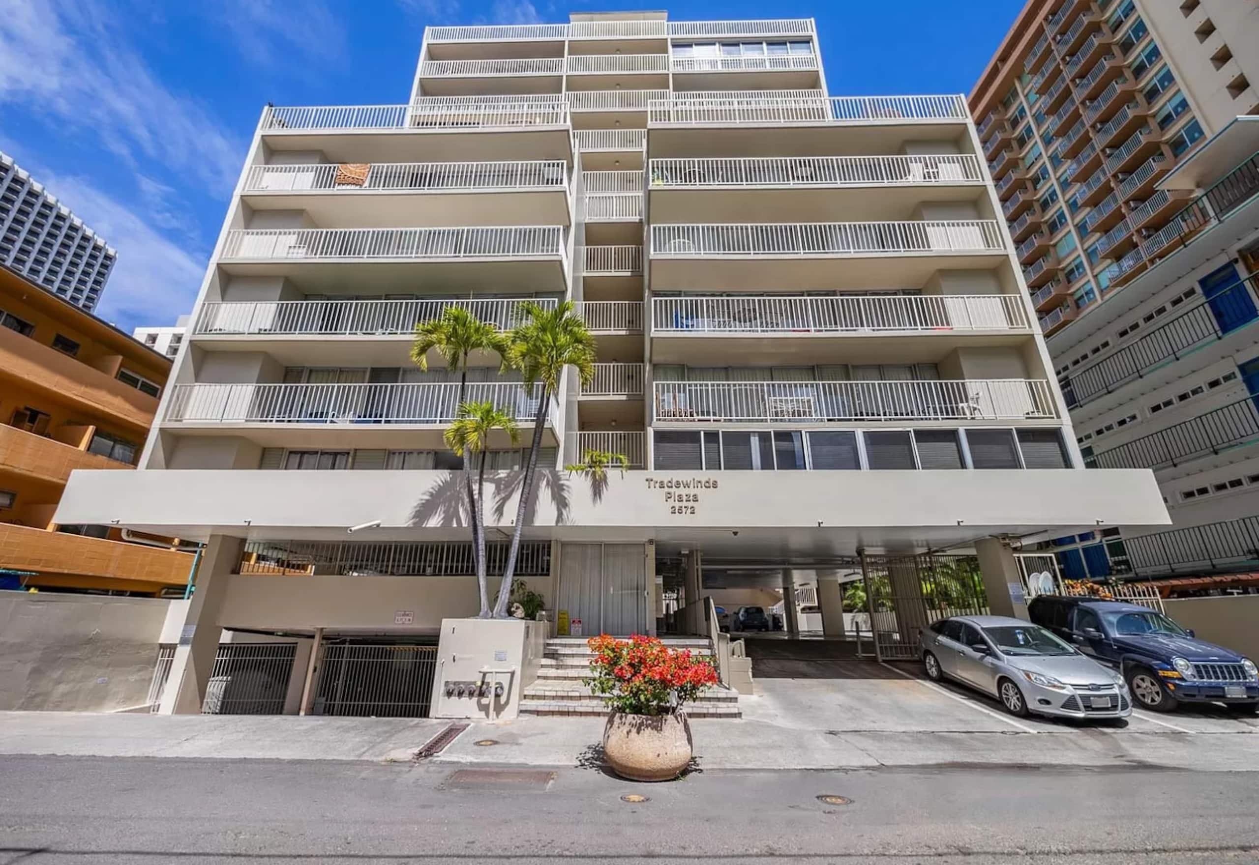 Condo in Honolulu · ★4.66 · Studio · 2 beds · 1 private bath - Image 30