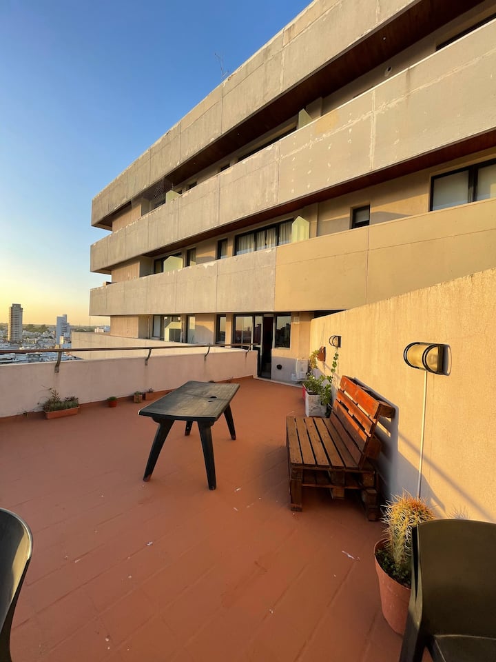 Comfy downtown apt with private roof terrace