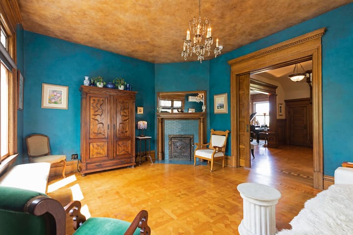 Gibson Mansion - City Room - Missoula, MT