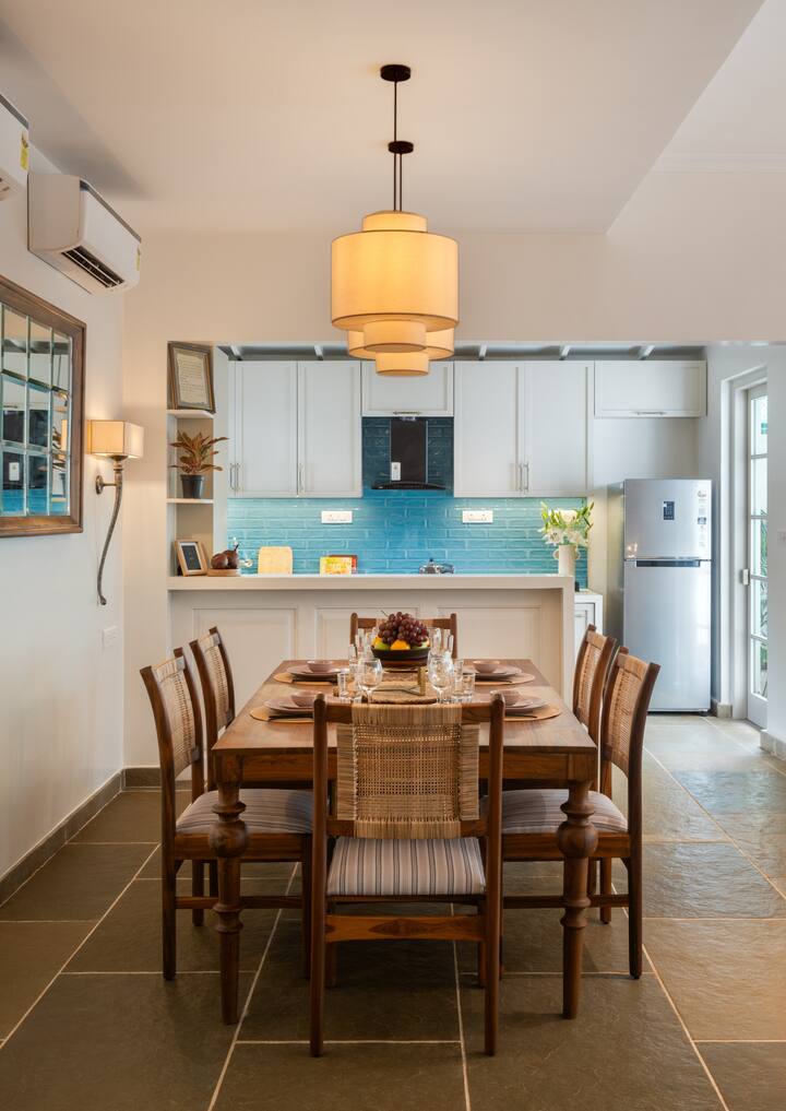 Dining area image 2