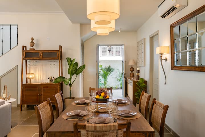 Dining area image 1