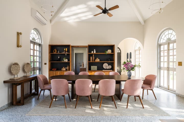 Dining area image 1