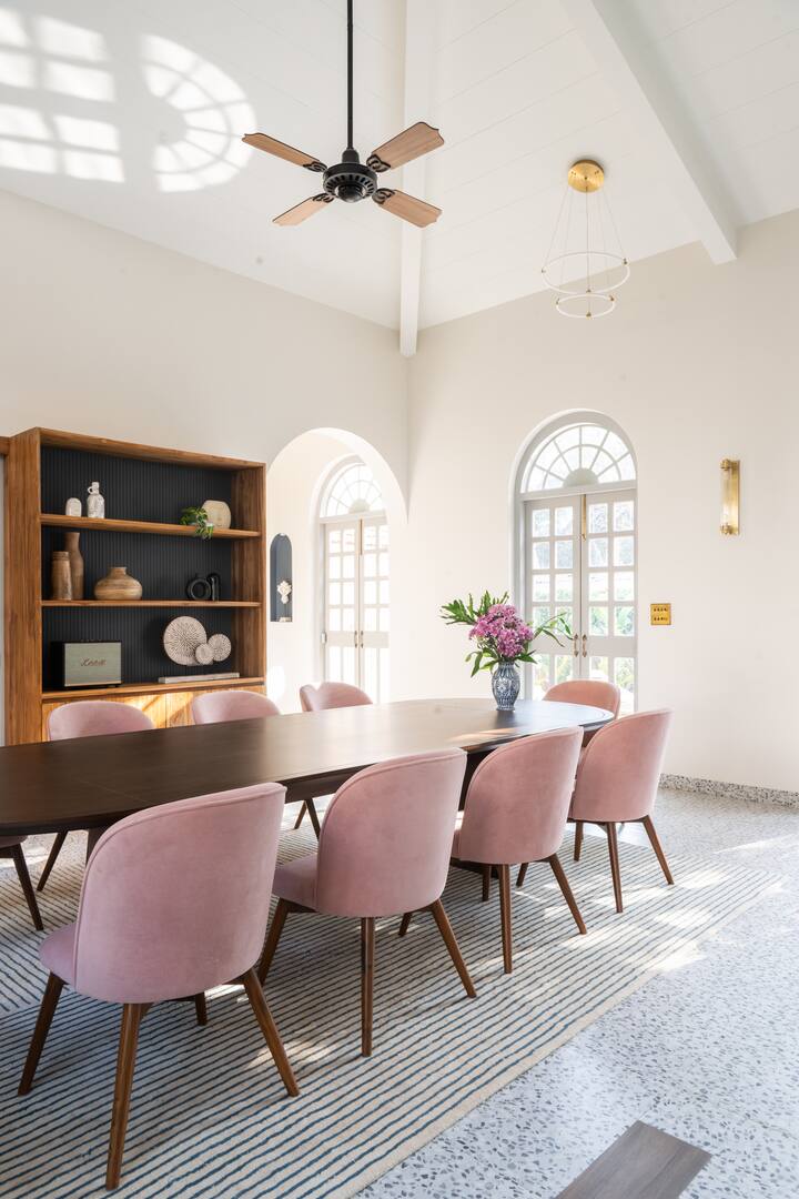 Dining area image 2