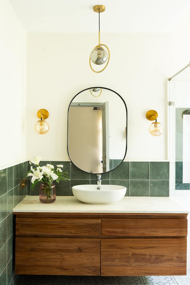 Full bathroom 1 image 1