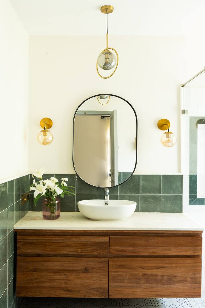 Full bathroom 1 image 1