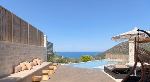 Elouera Villa II, Sandy Beach, Dining & Shops Near