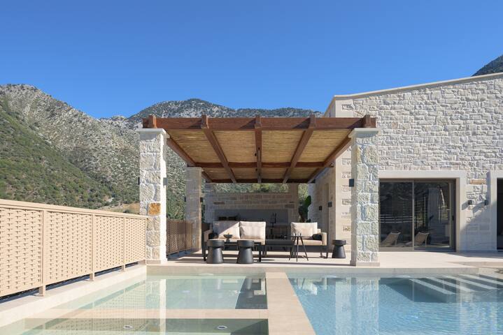 Elouera Villa II, Sandy Beach, Dining & Shops Near gallery image 3