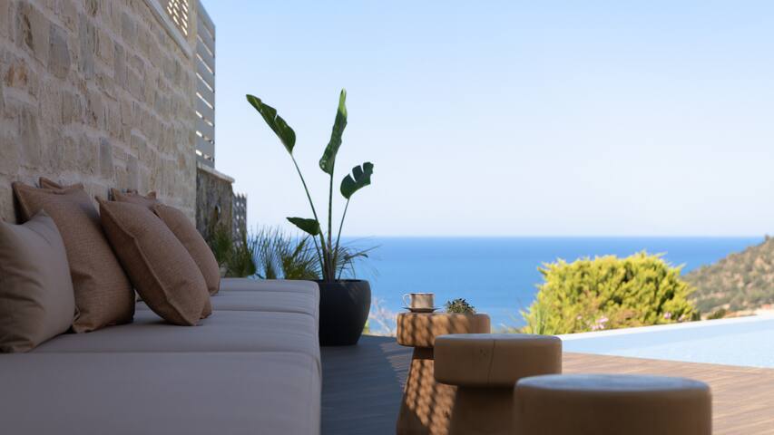 Elouera Villa II, Sandy Beach, Dining & Shops Near gallery image 2