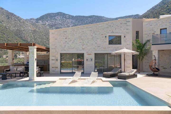 Elouera Villa II, Sandy Beach, Dining & Shops Near gallery image 5