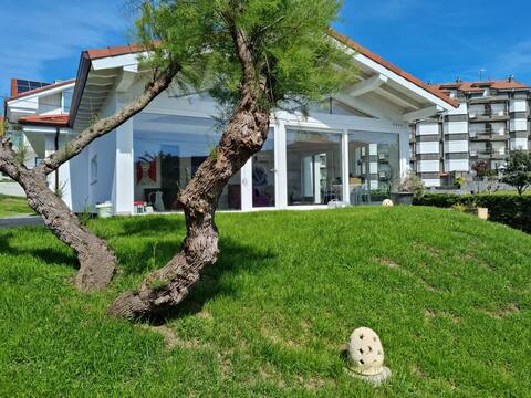 Beautiful Villa with Private Pool and Beach