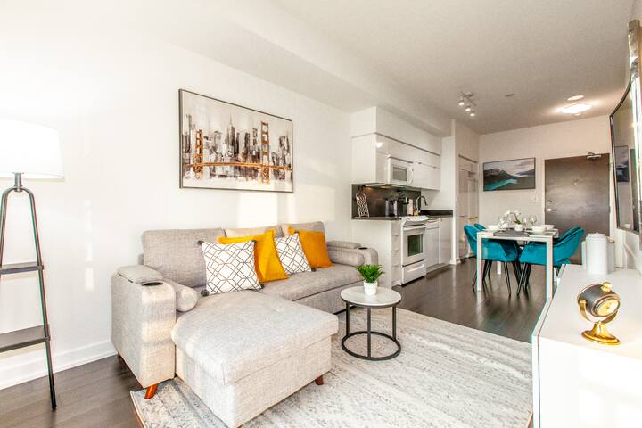 Sunset Bliss: Elegant 2BR Condo with Scenic Views! gallery image 5