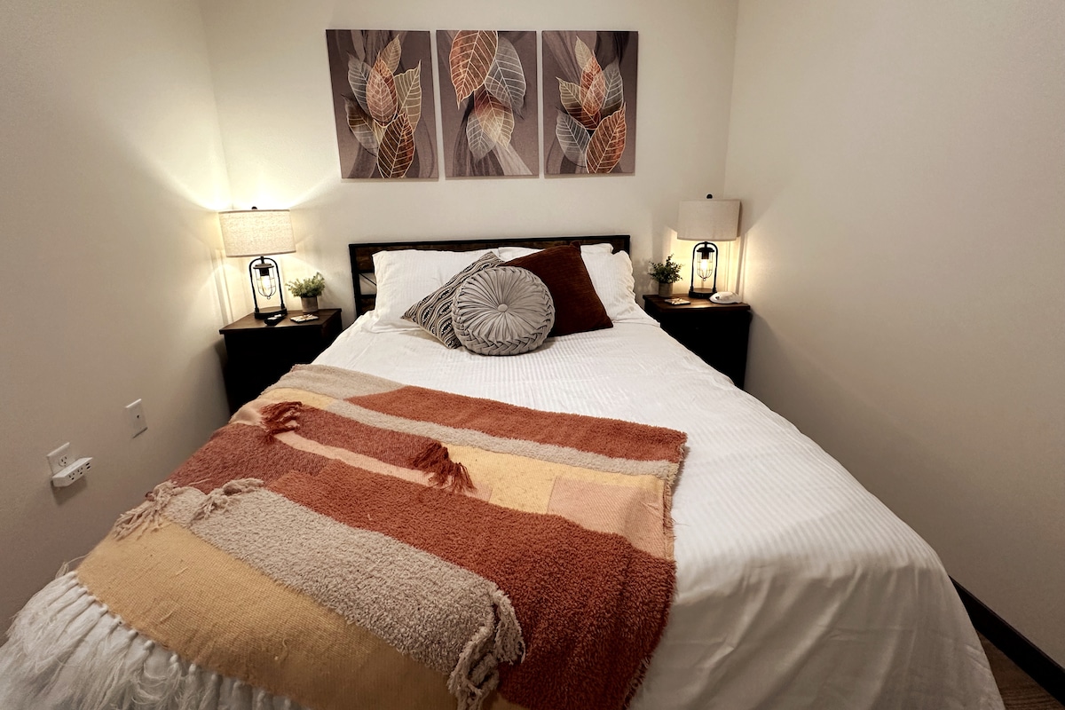 Dive right into the comfy, and luxurious bed, sheets and comforter.