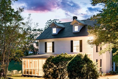 Rosé All Day: Wine Country Getaway! Walk to Dining