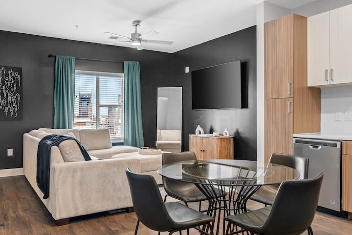 The Hollywood Suite The Gulch