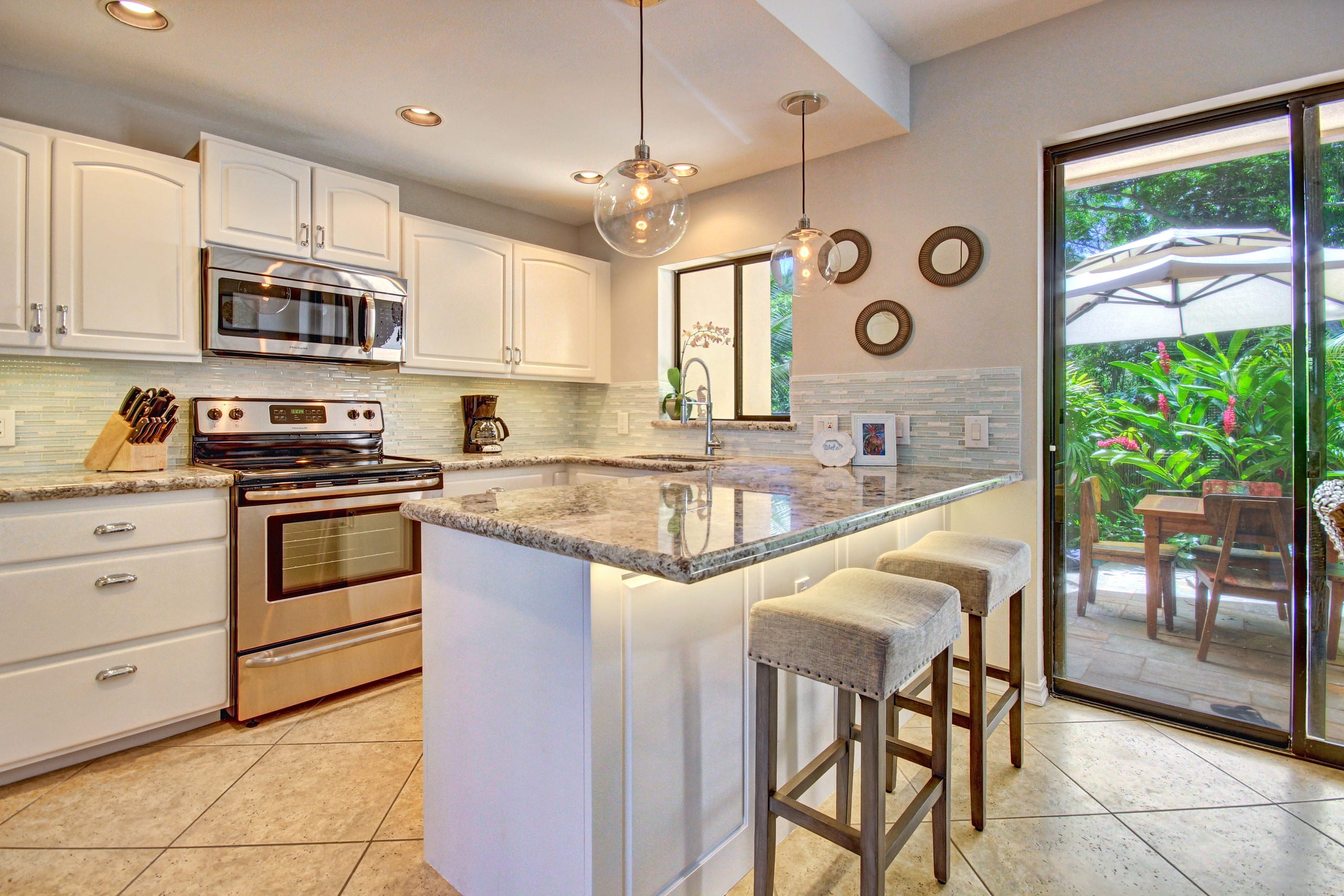 Home in Lahaina · ★4.92 · 3 bedrooms · 5 beds · 2.5 private baths - Image 4