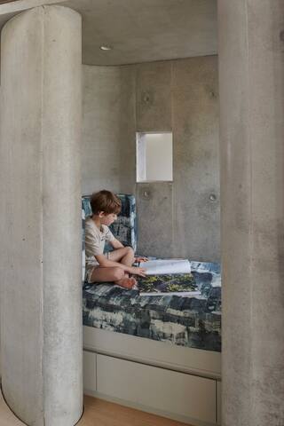 Stunning 3-BR Architectural Gem gallery image 3