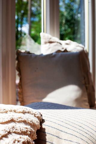 Margot gallery image 5