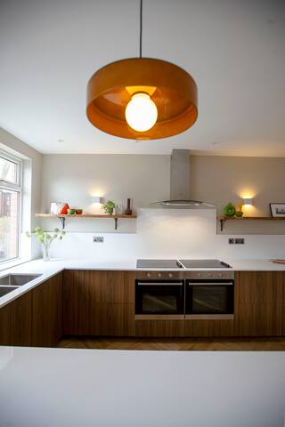 Margot gallery image 4