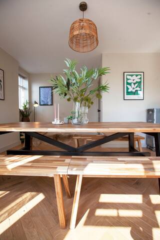 Margot gallery image 3