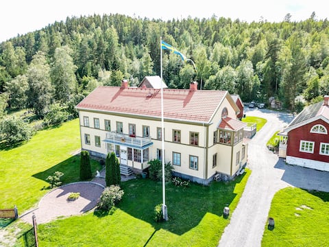 24 beds in a large wooden castle in Järvsö