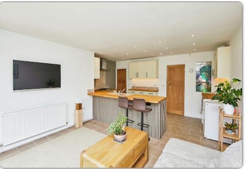 Successful Airbnb property: Pad near Royal Derby Hospital in Mackworth