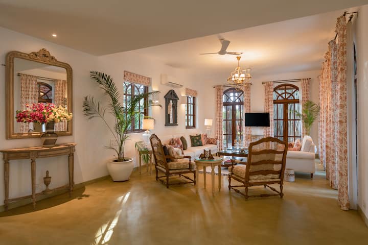 Living room image 5