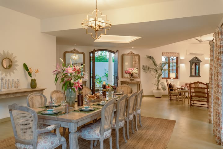 Dining area image 1